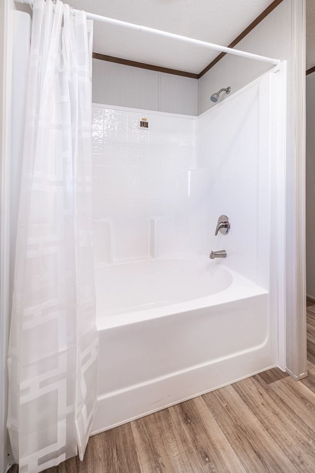 Tubs & Showers - 60″ Garden Tub/Shower Combo (Upgrade)
